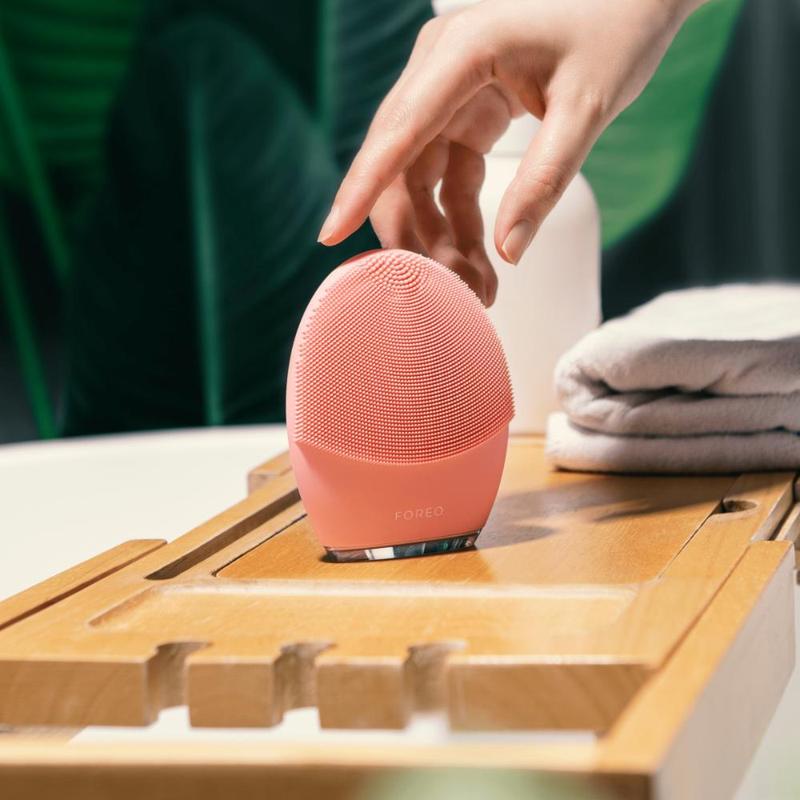 FOREO LUNA 4 Smart T-Sonic Facial Cleansing Device for Balanced Skin 1ea