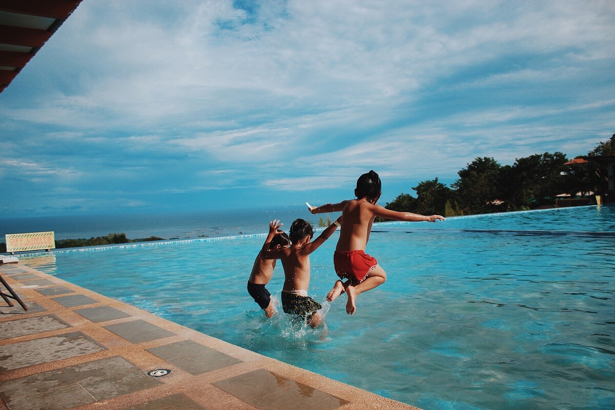 three-boy-s-jumping-into-the-water-870170.jpg
